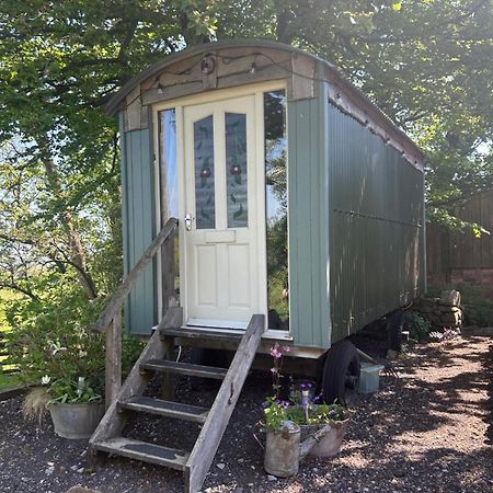 Rhodes To Serenity - Waterfall Shepherds Hut Cauldon Экстерьер фото