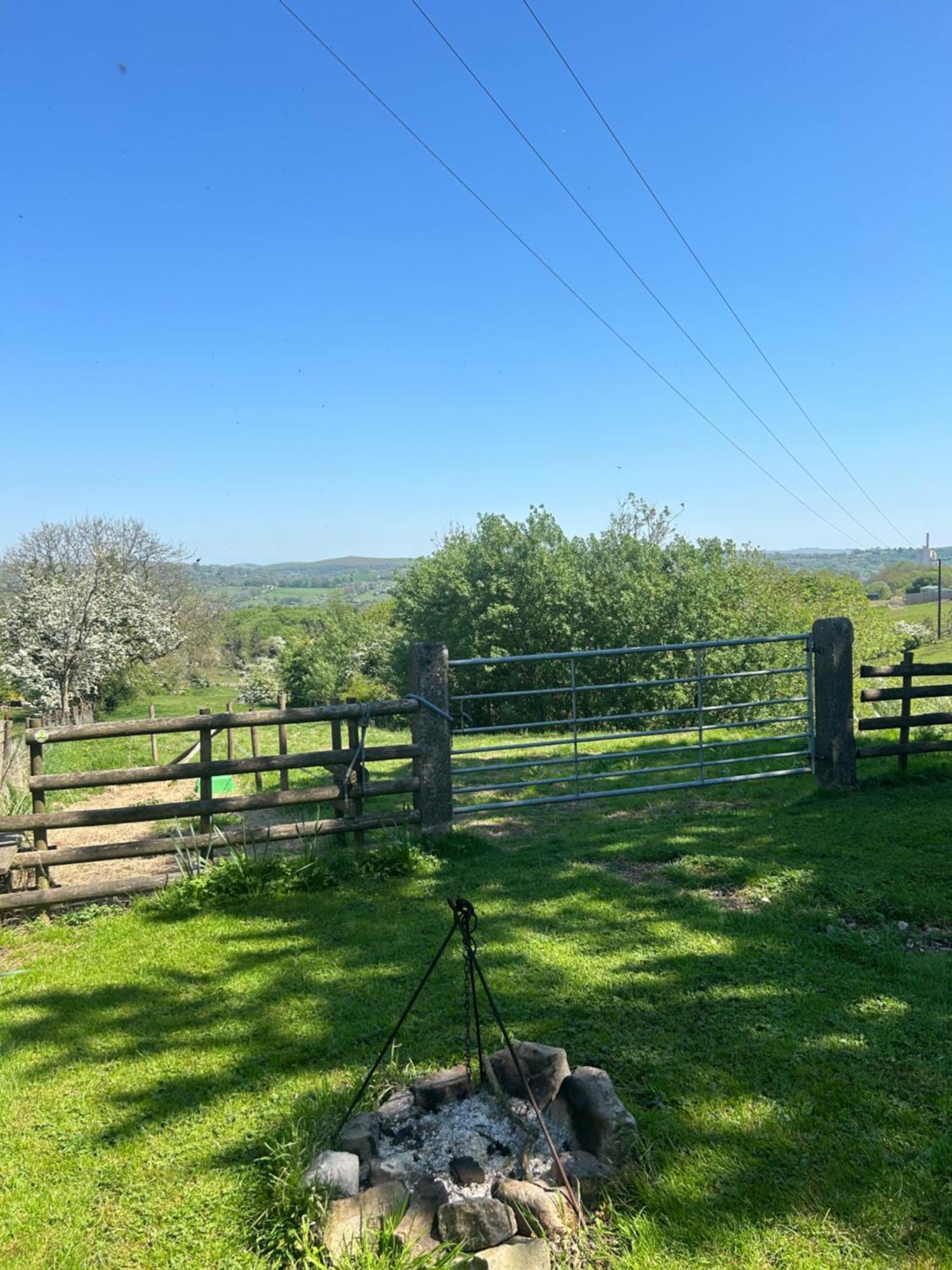 Rhodes To Serenity - Waterfall Shepherds Hut Cauldon Экстерьер фото