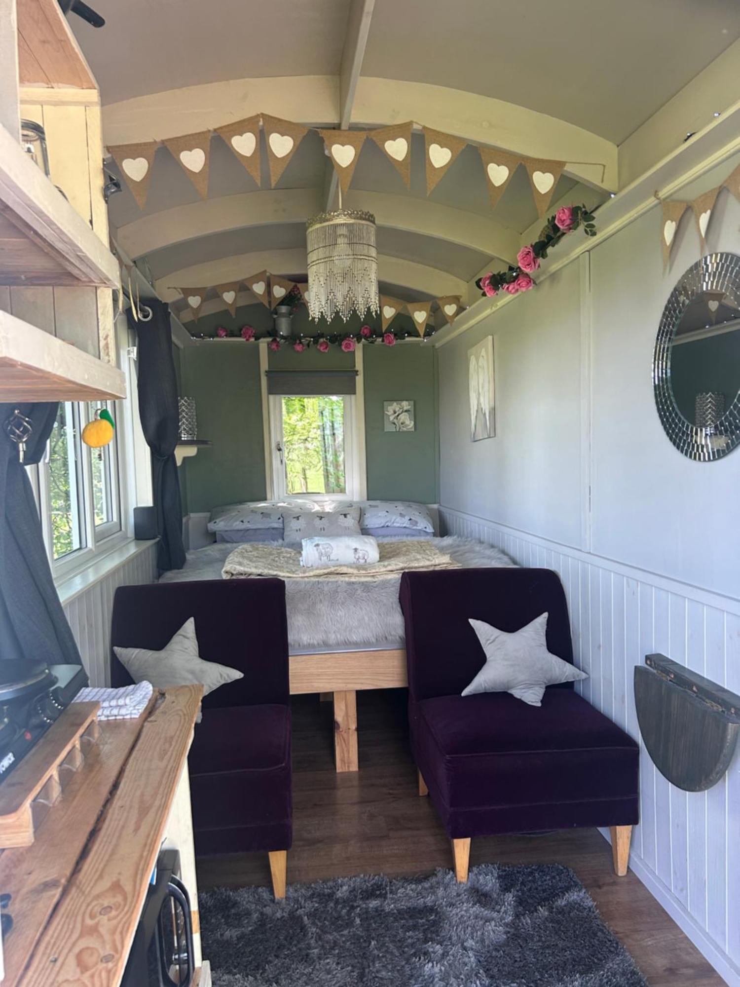 Rhodes To Serenity - Waterfall Shepherds Hut Cauldon Экстерьер фото